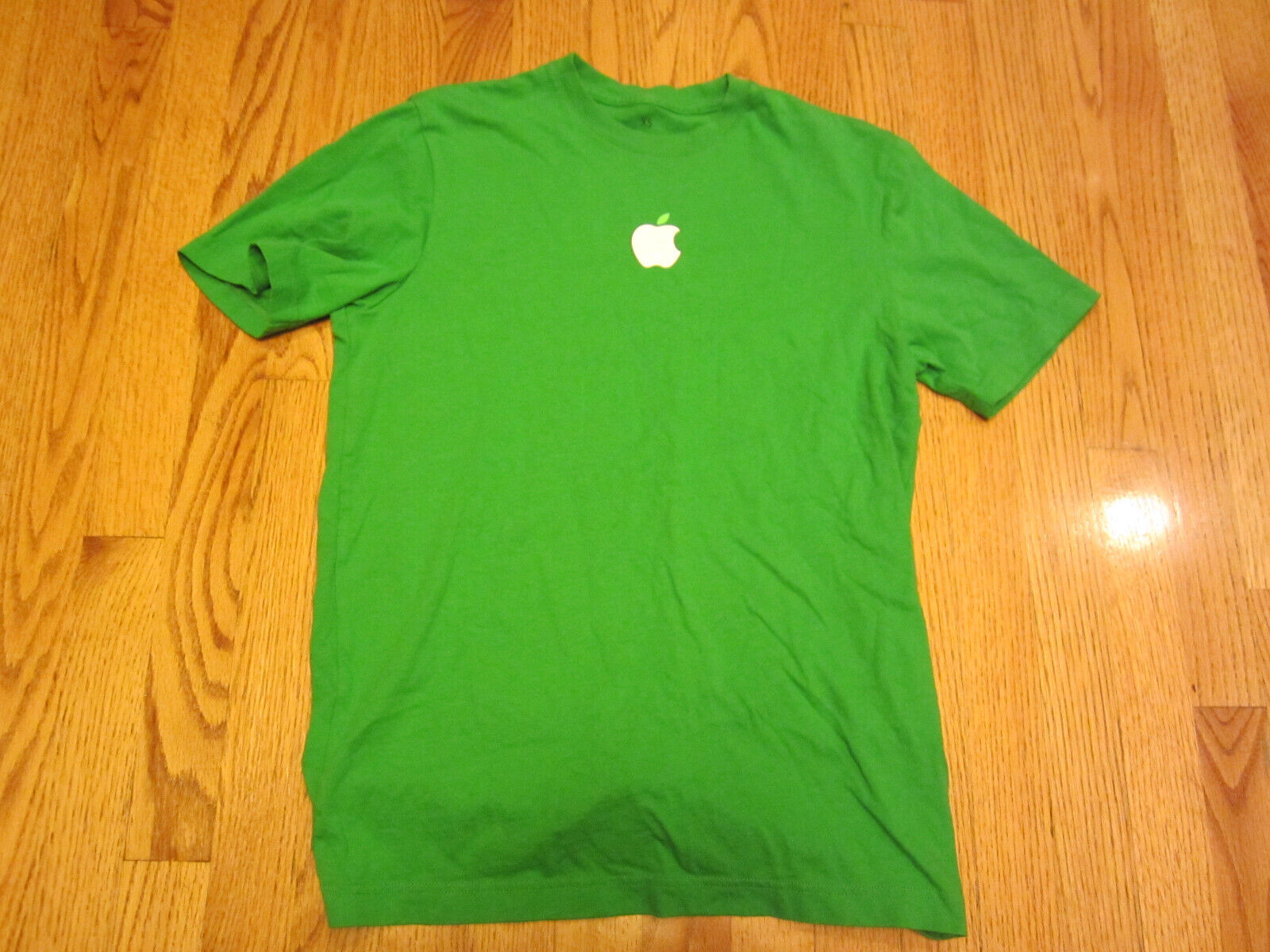 Apple Park Visitor T-Shirt XS Green Leave the World Better Extra Small logo Mac