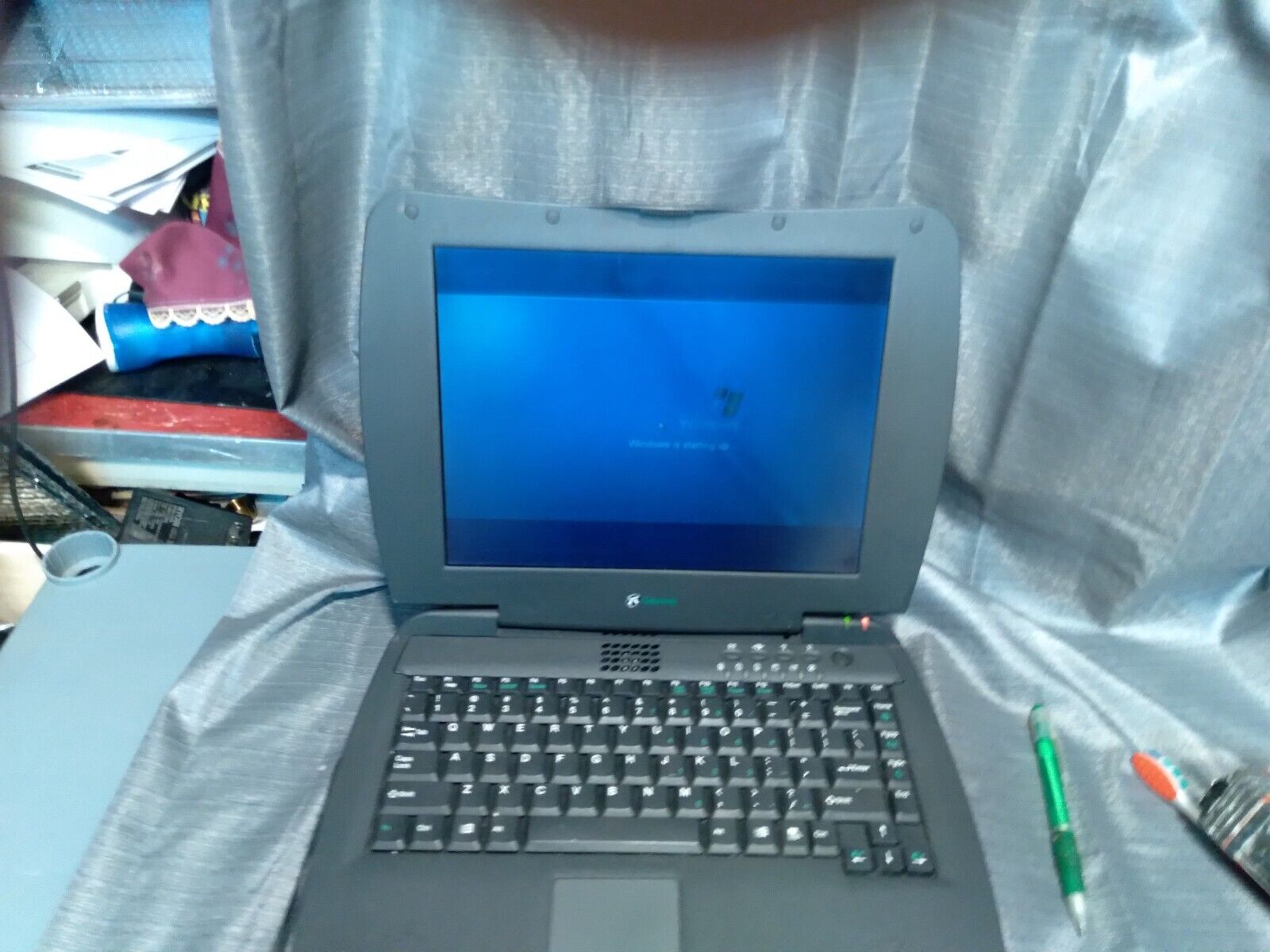 Vintage  Gateway  Solo  1150  series  Laptop WORKS But Selling For Parts