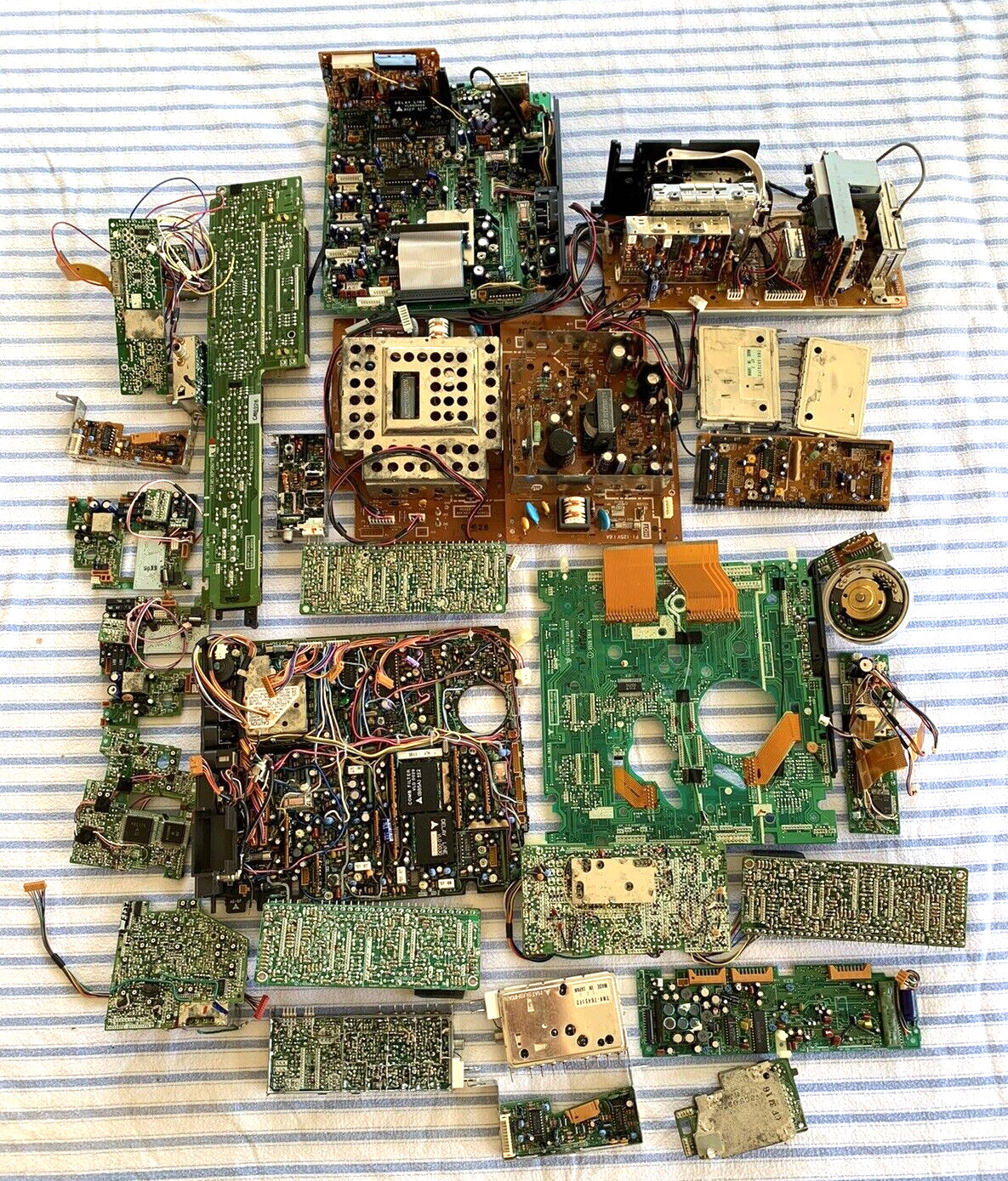 Vtg 10lbs VCR Circuit Boards from 80's/90's for Scrap Gold Recovery