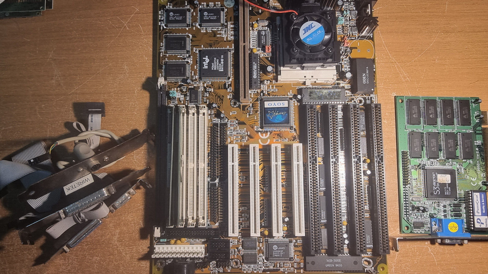 Soyo SY-5VA - AMD-K5-PR75 - 8MB EDO - CABLES - S3 PCI VGA