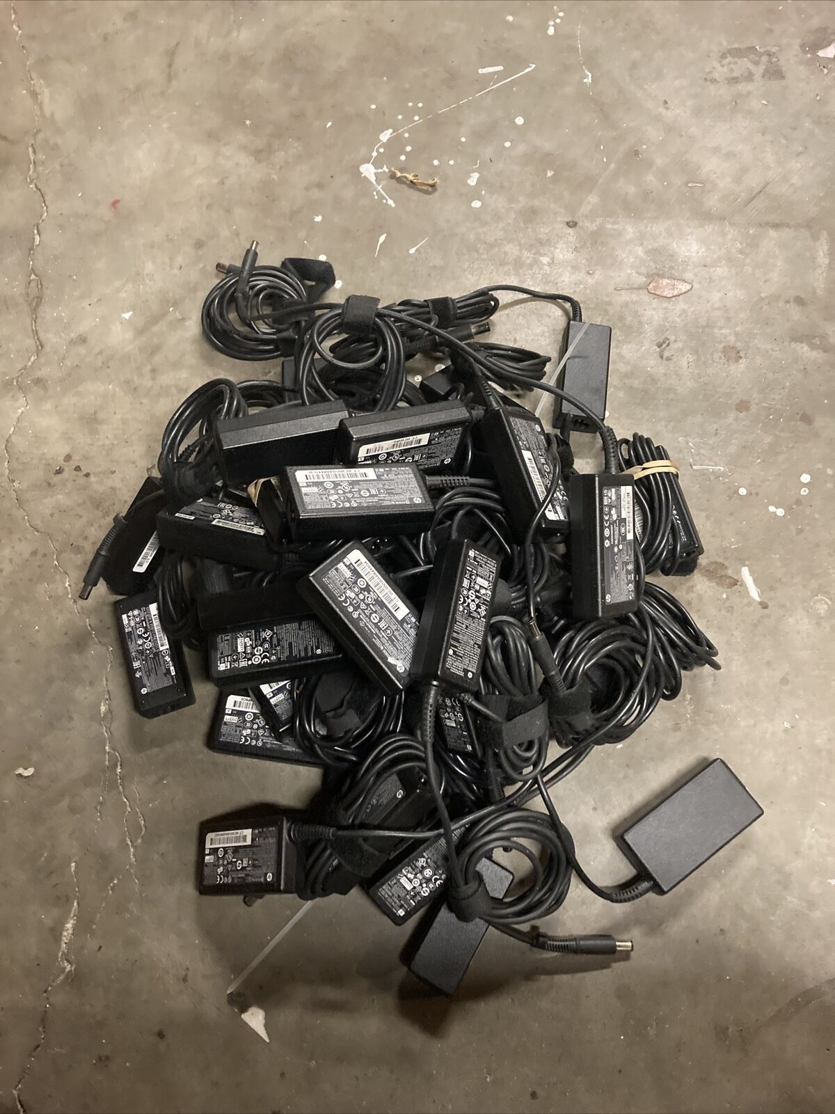 Lot of 36 Used Genuine HP 45W Large Tip AC Adapter Power Supply Chargers