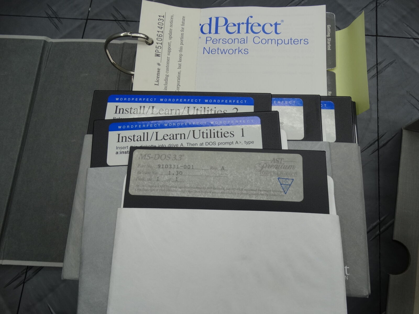 WordPerfect for PC Network FIRST STATION Edition Version 1.3 Open Box