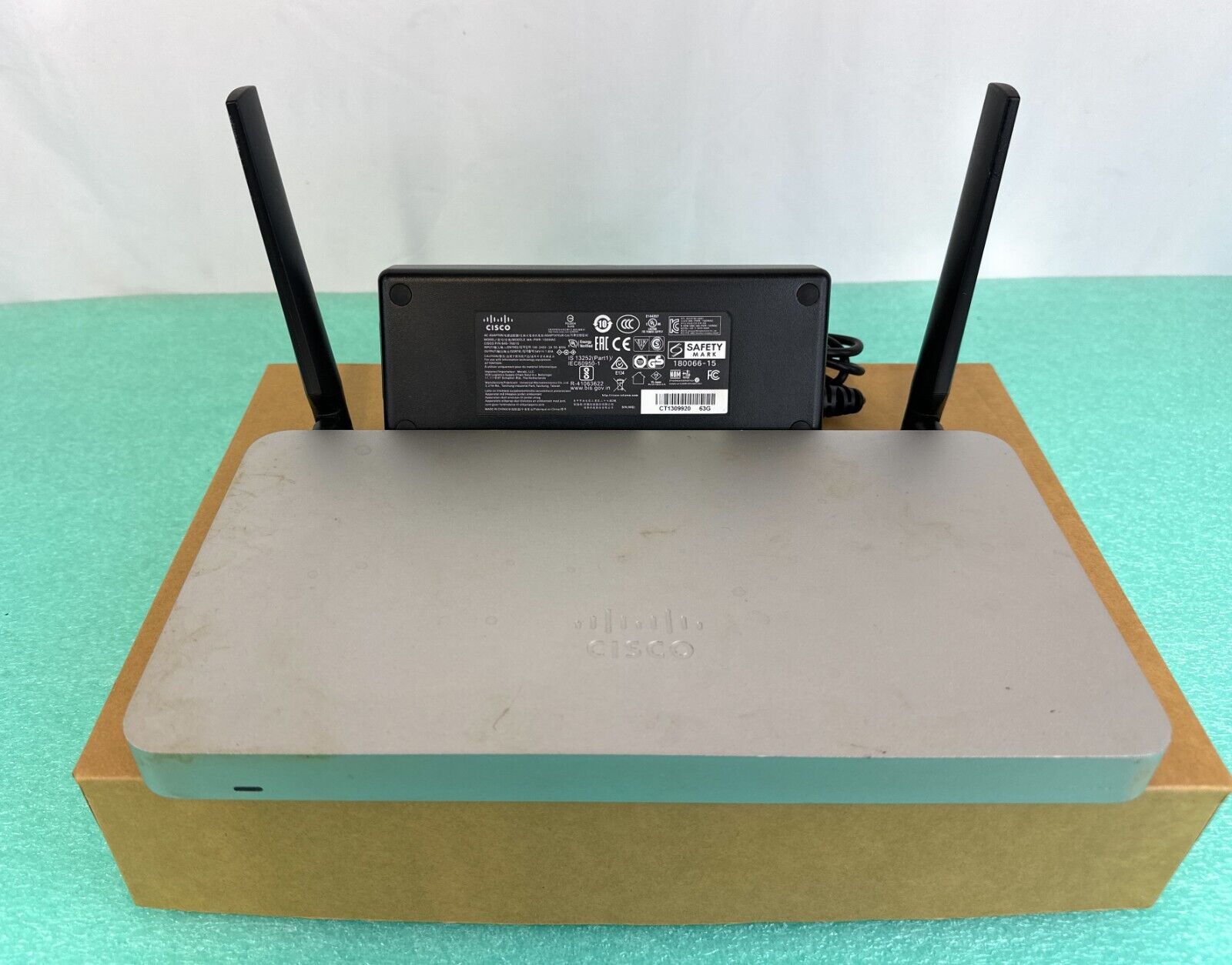 Cisco Meraki MX68CW-HW-NA Firewall Appliance w/Antennas UNCLAIMED Poor Condition