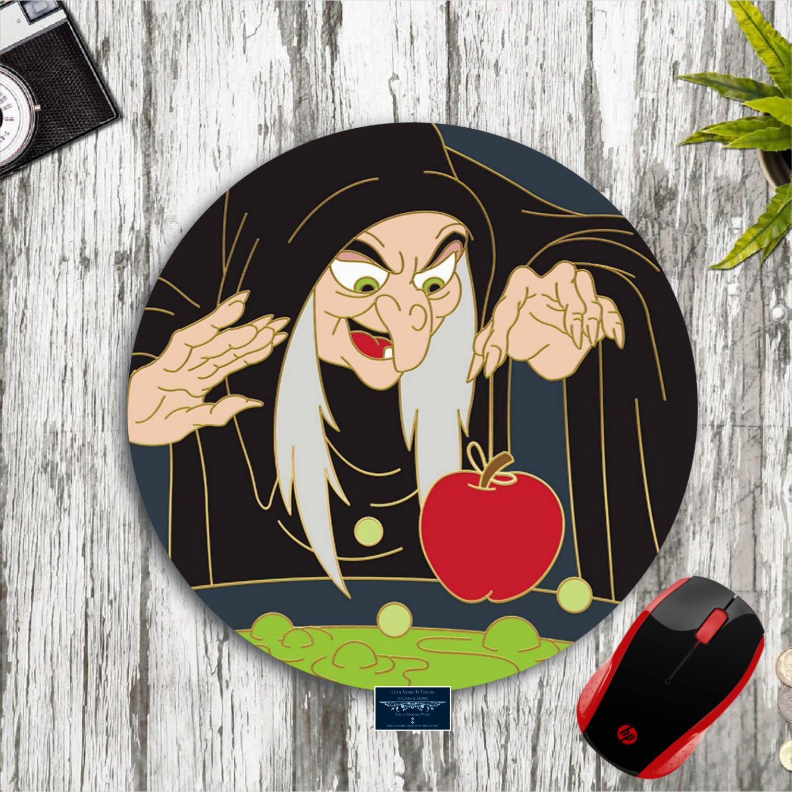 Snow White Evil Witch w/ Apple Custom Round Mouse Pad Desk Mat PC Laptop Gift