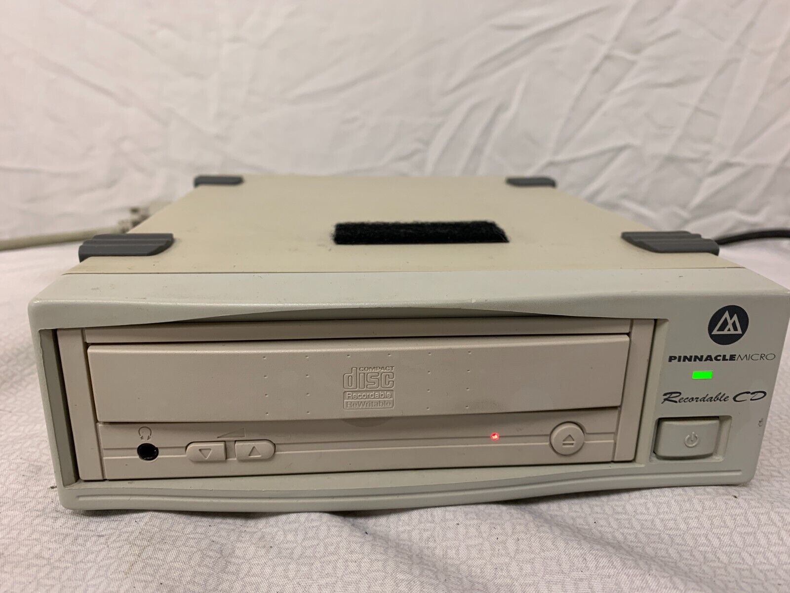 Vintage Pinnacle Micro  Scsi cd player for MPC 2000XL and samplers w/2 Cables