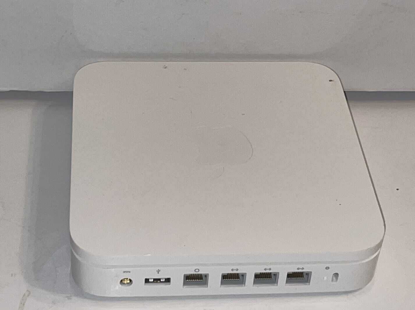 Apple Airport Extreme Base Station Model A1354 White Estate Find 2009