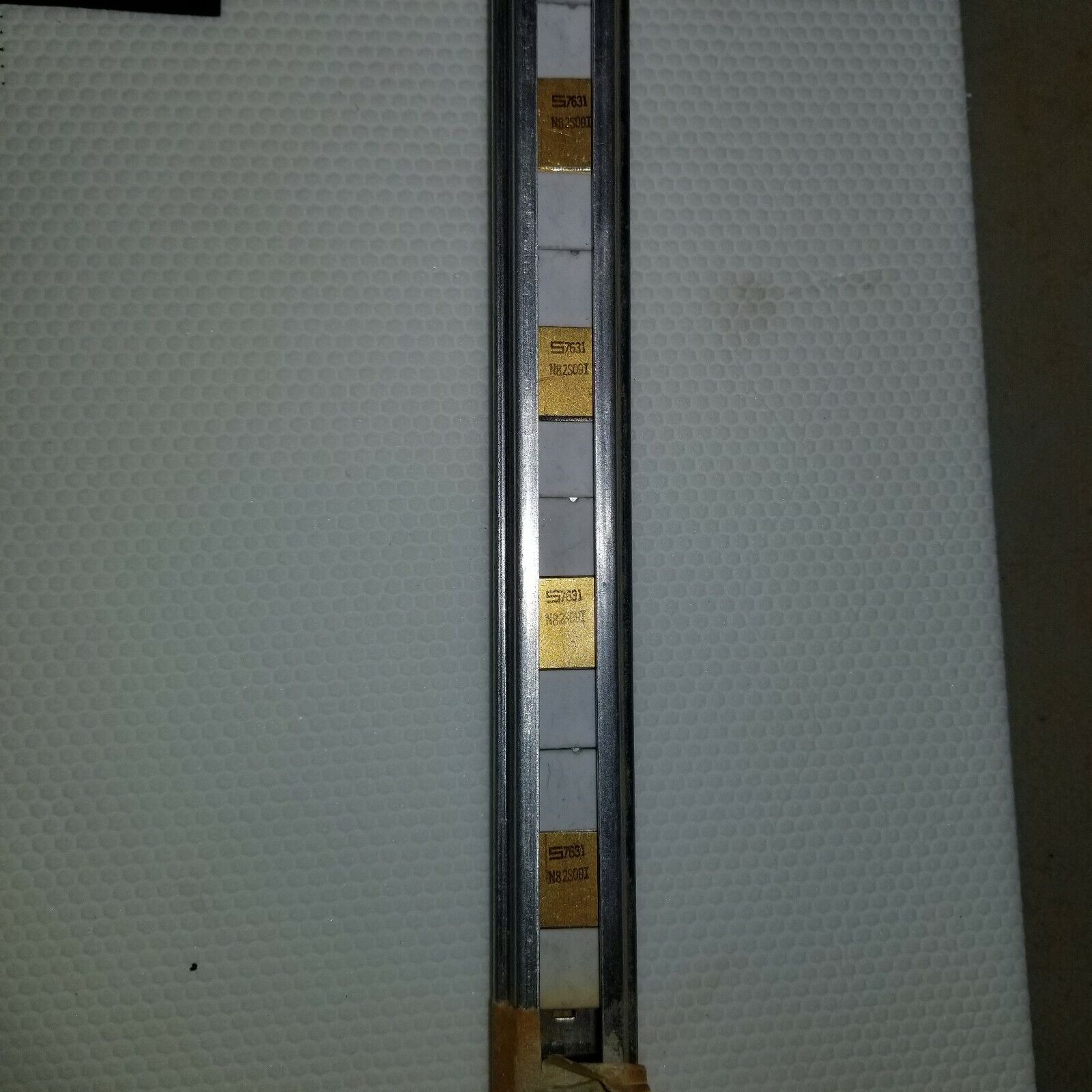 SIGNETICS N82S09I Static RAM 64x9 28-Pin White Ceramic Gold NOS Vintage 76 date 