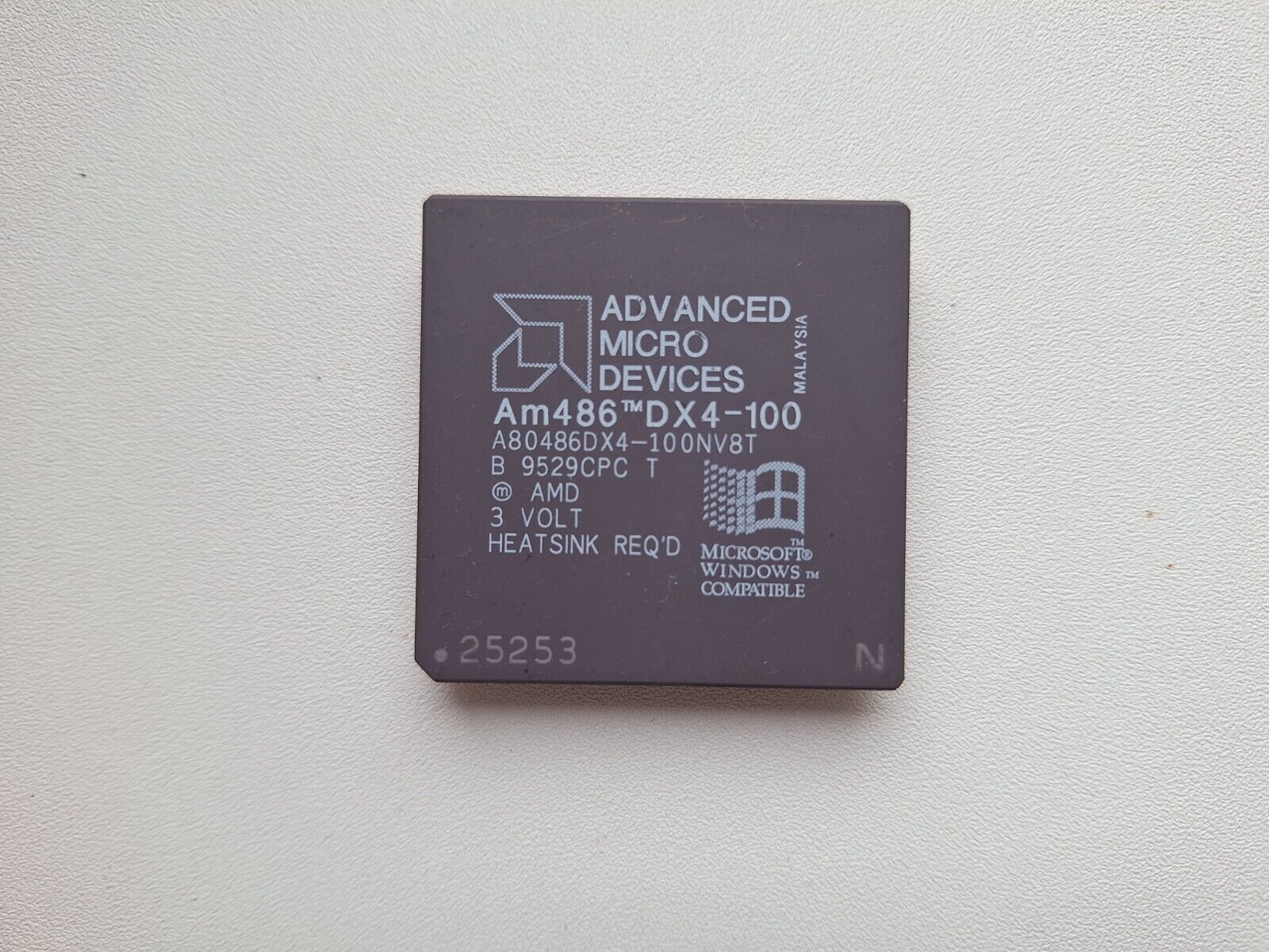 486DX4-100 AMD A80486DX4-100 SV8B NV8T V8T Vintage CPU GOLD