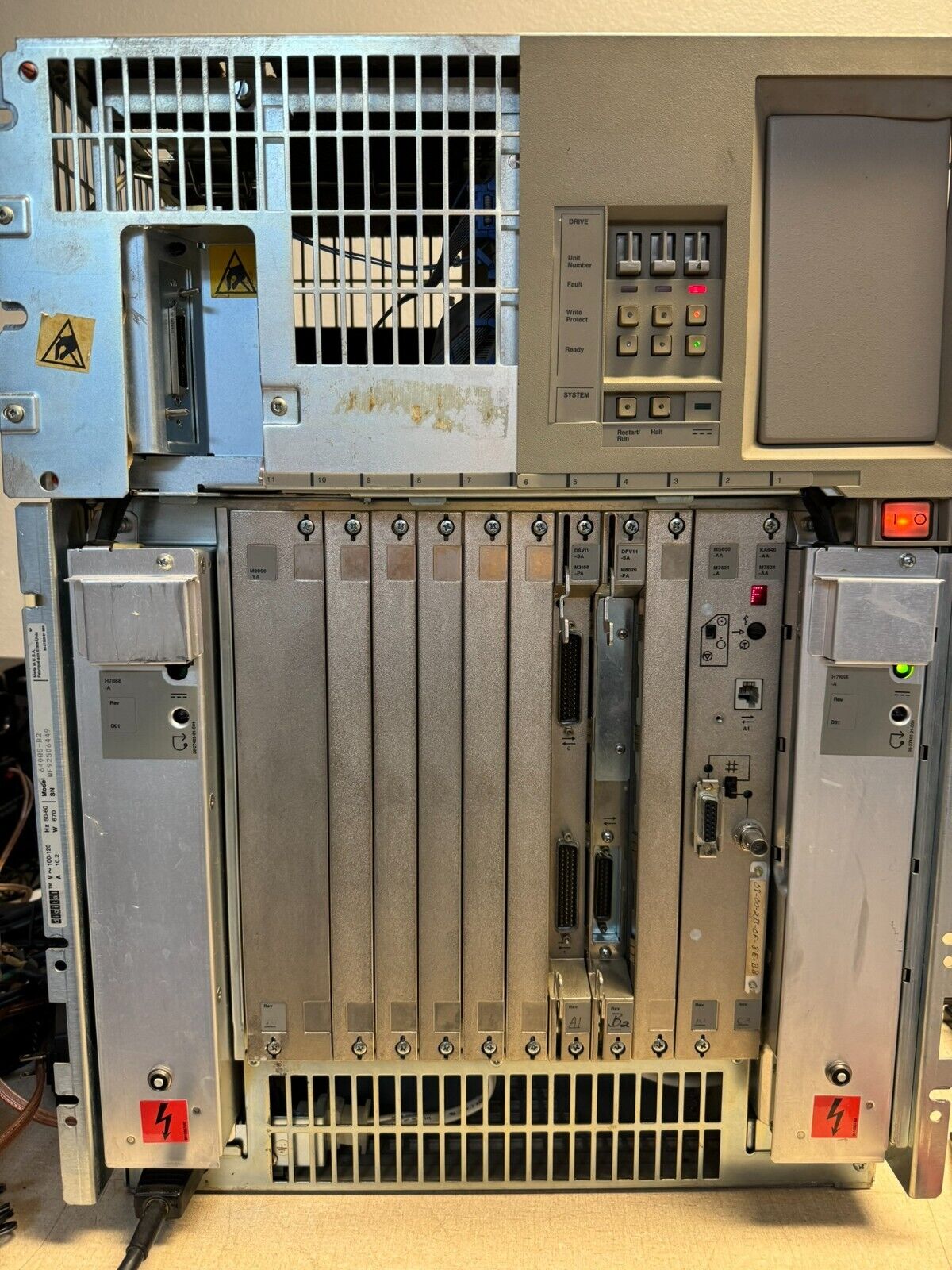 Digital DEC 640QS Microvax 3500 Computer with KA640-AA MS650-AA RF71 Hard Drive