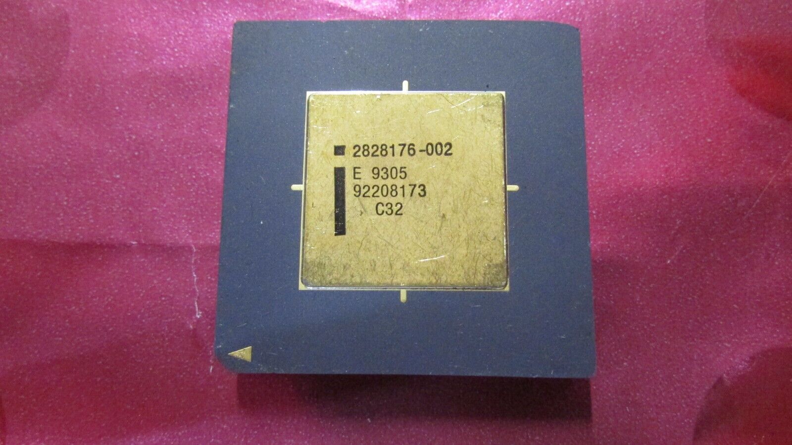 Super Vintage Intel 2828176 E9305 Mill-Spec IC/CPU/Processor Purple/Gold Lot1
