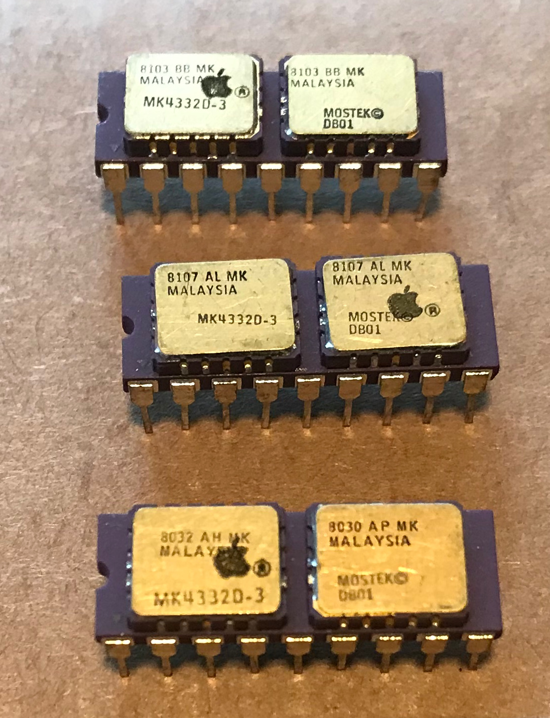 Apple III Memory Chips Gold Ceramic 32K DRAM Mostek MK4332D-3 Apple Logo