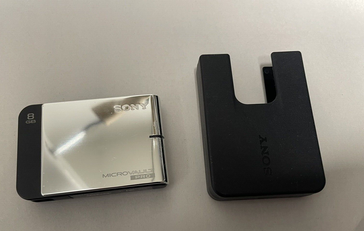 Rare Vtg Sony Microvault Pro 8GB USB Flash Drive Storage with Case USD8G Chrome