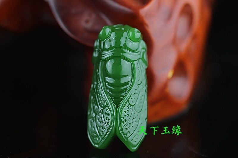 hand-carved 100% Natural green jade cicada Pendant Necklace Amulet