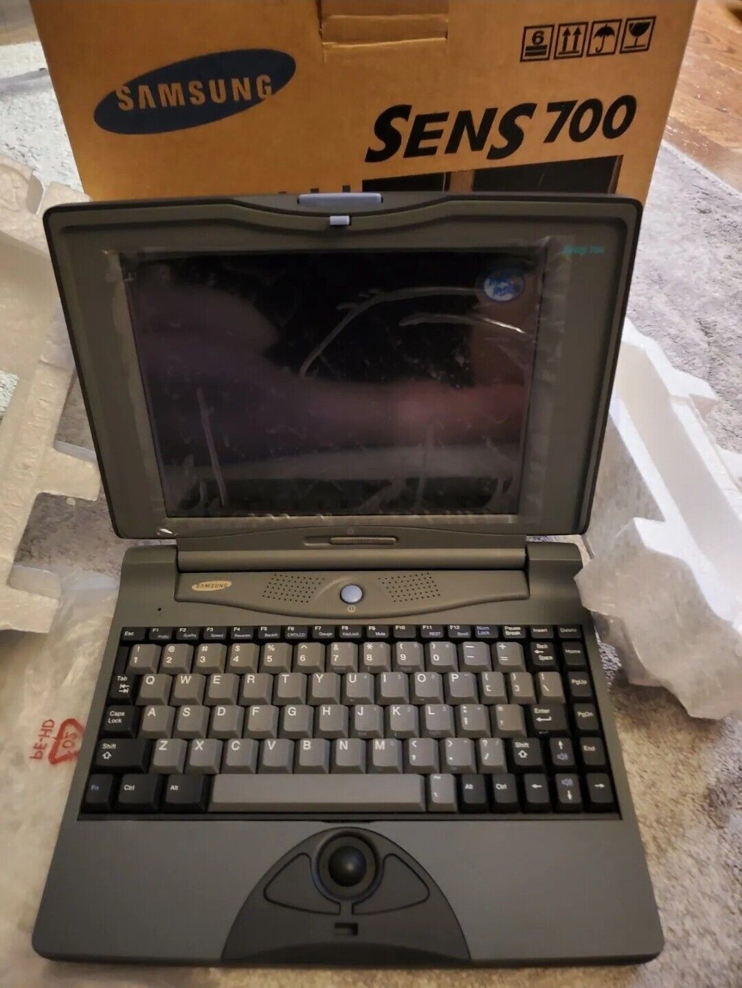 Very FIRST Samsung Notebook From 1995 - SENS 700 - Super Rare & Collector's Item