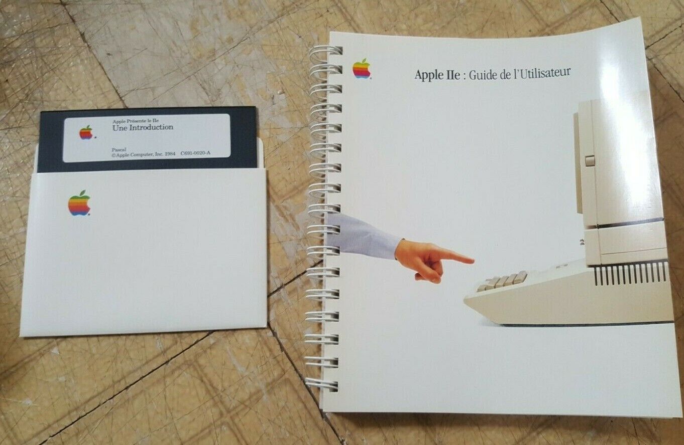 Vintage ULTRA Rare Apple II Canadian FRENCH Manual & Introduction DISK