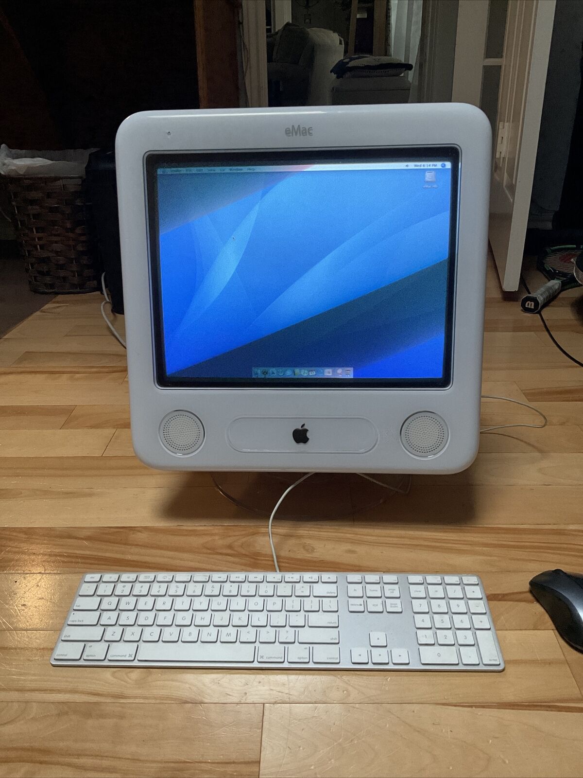 Apple Touchscreen eMac (1.25Ghz - 2004)