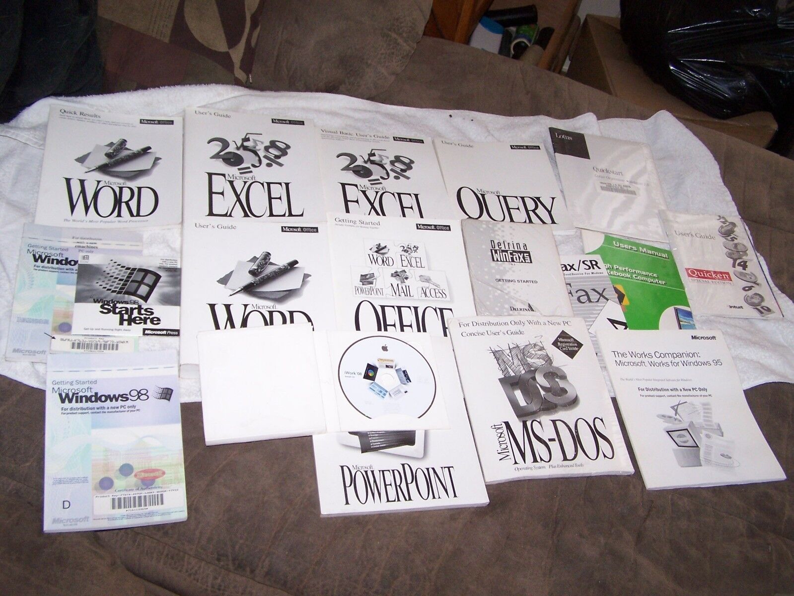 HUGE Unused Collection of Microsoft Books, discs and floppys, Excel, Word, Offic