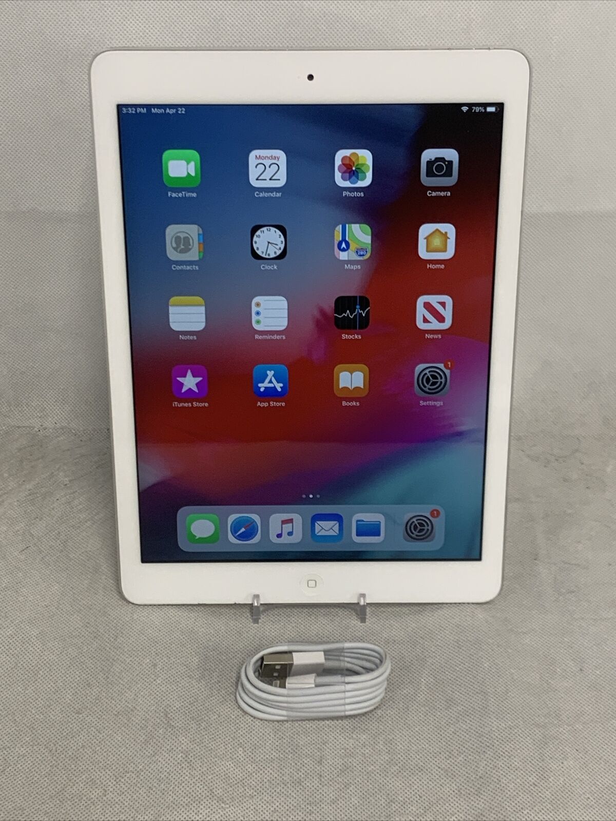 Apple iPad Air 1st Gen. 16GB, Wi-Fi 9.7in - Silver *Camera Defect*