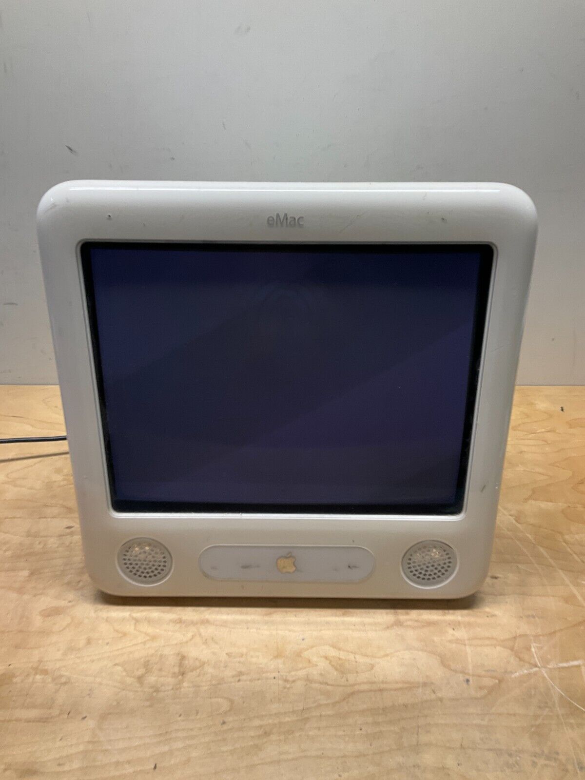  Apple eMac A1002 All in One Power PC vintage computer power PC G4 800 MHz