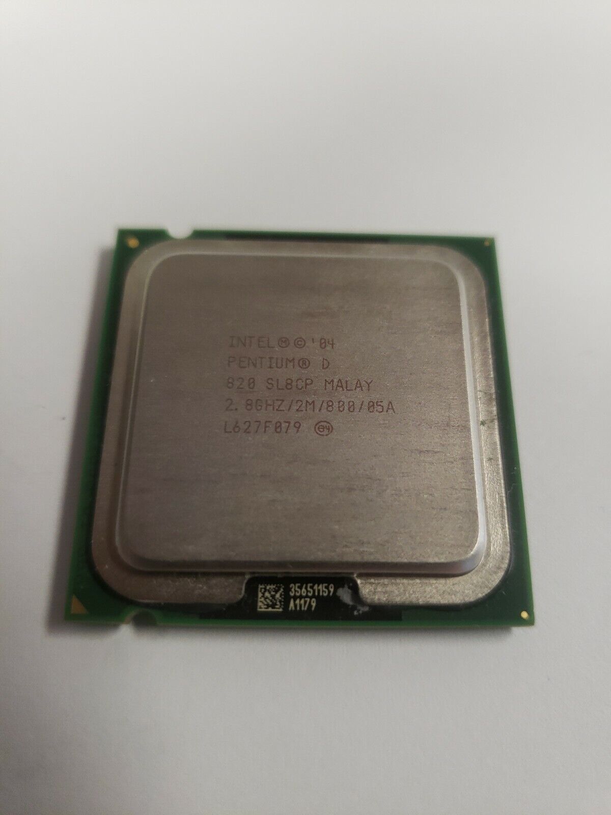 Intel Pentium D 820 2.8GHz /2M /800 / 05A CPU SL8CP socket 775 dual-core 