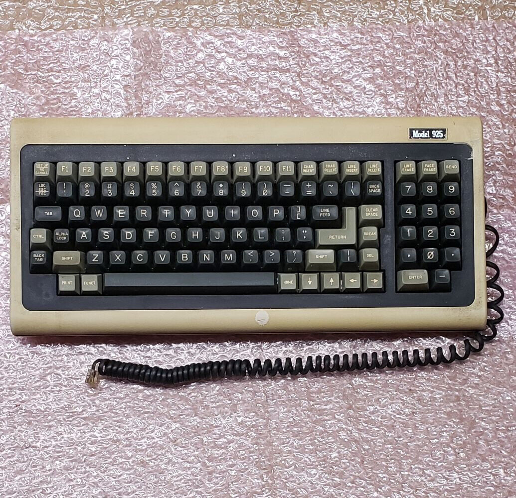 Vintage early 1980s Televideo Model 925 terminal keyboard and RJ11 cable