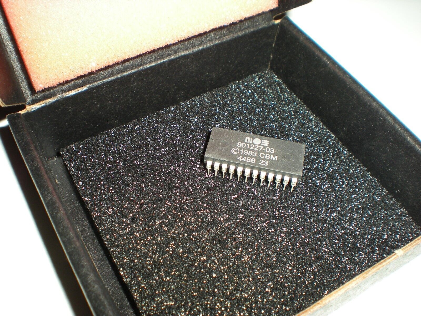 MOS Commodore 64 kernal rom IC chip 901227-03 CBM