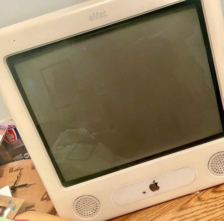 Apple eMac No: A1002