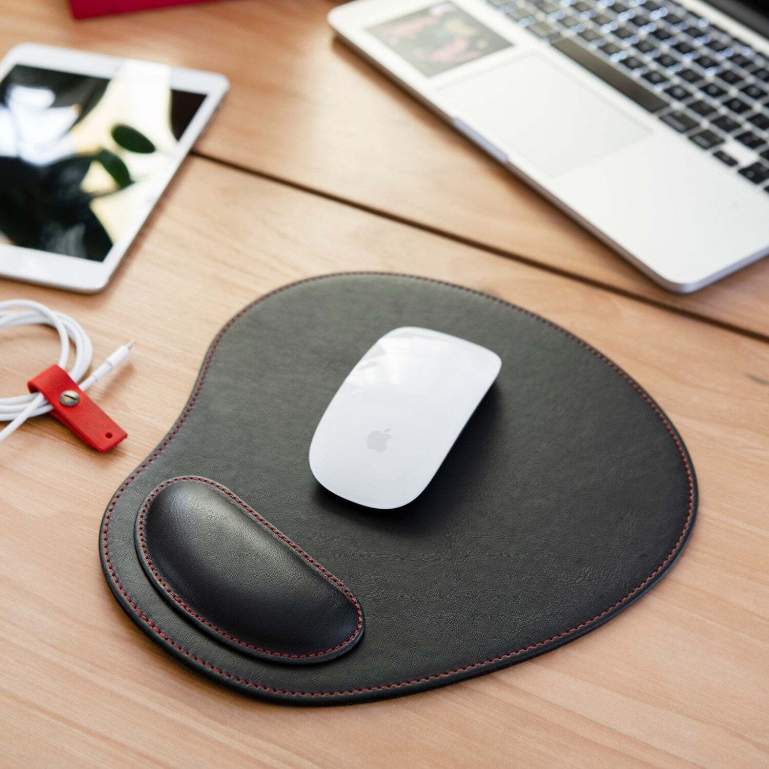 Customized Leather Oval Mouse Pad with Wrist Rest, PU Leather Mousepad