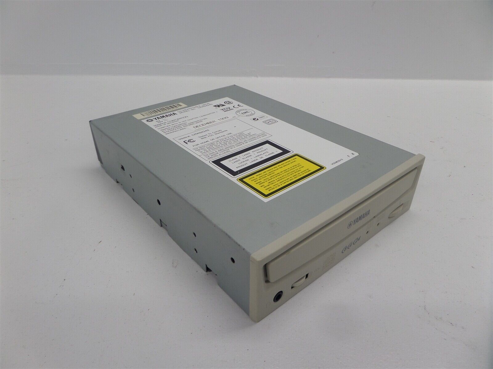 Vintage Yamaha CDRW CRW8424S SCSI CD-Rewritable Drive