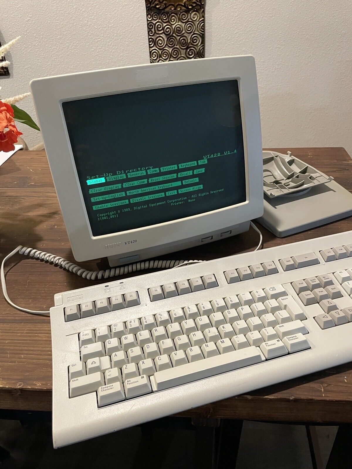 DEC Digital VT420 Terminal (Green) With Monitor Stand + LK401-AA Keyboard