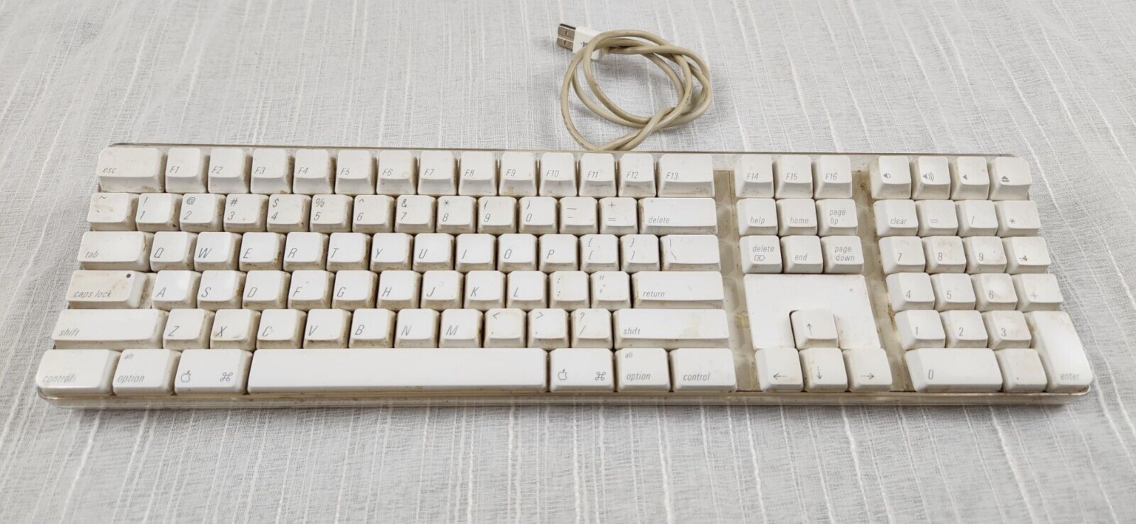 Apple Keyboard Model A1048 USB Connection White Vintage Keyboard