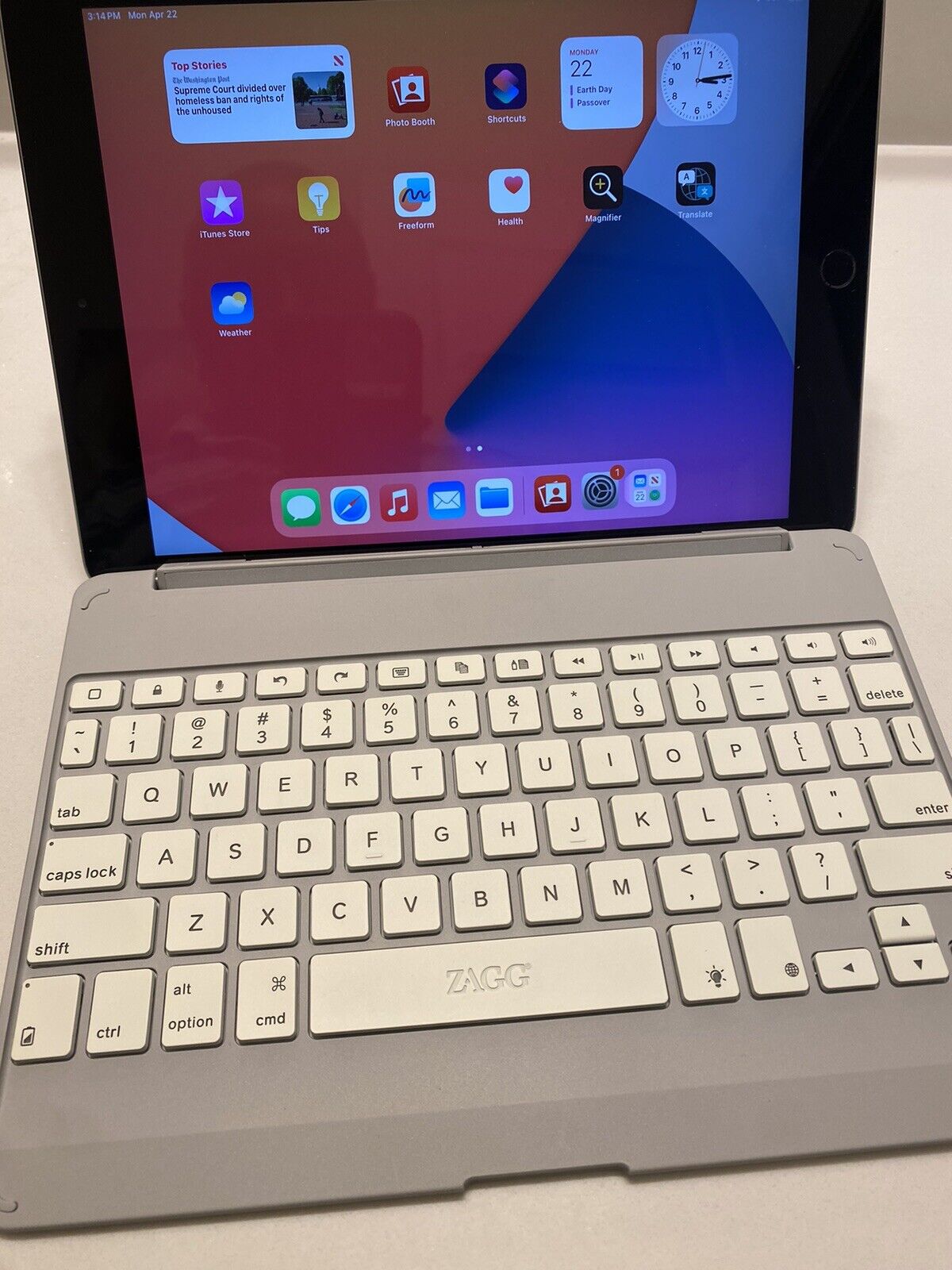 ZAGG  Keyboard Case cover   for  iPad 9.7\