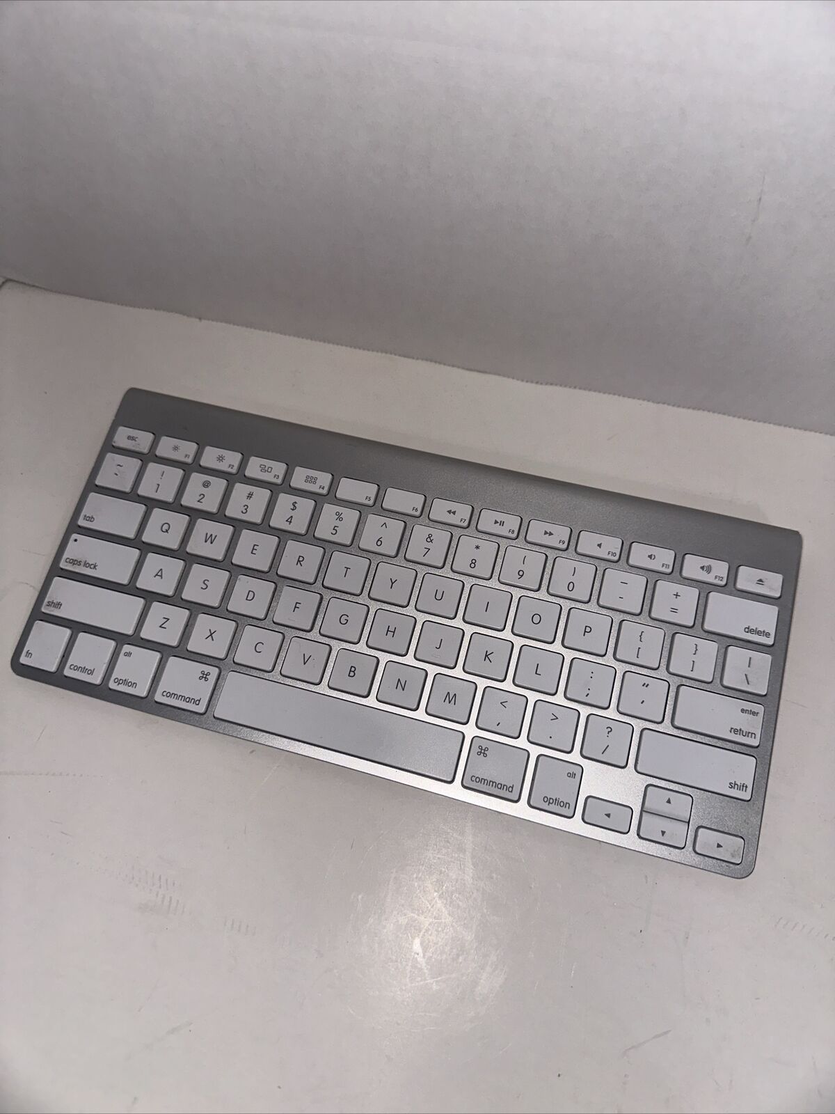 Apple OEM Magic Wireless White Bluetooth Keyboard Model A1314 Tested