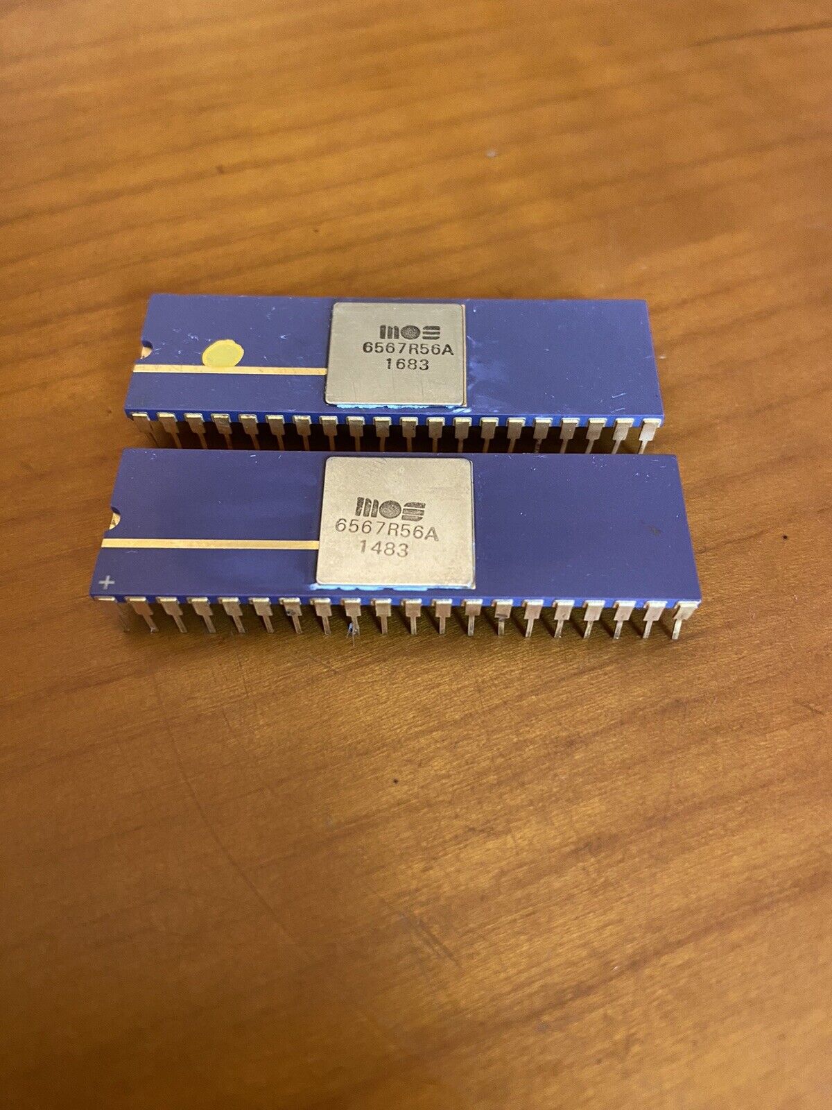 Lot Of (2) MOS 6567 R56A 1983 Purple CERAMIC GOLD PIN Video Chips SOLD AS IS