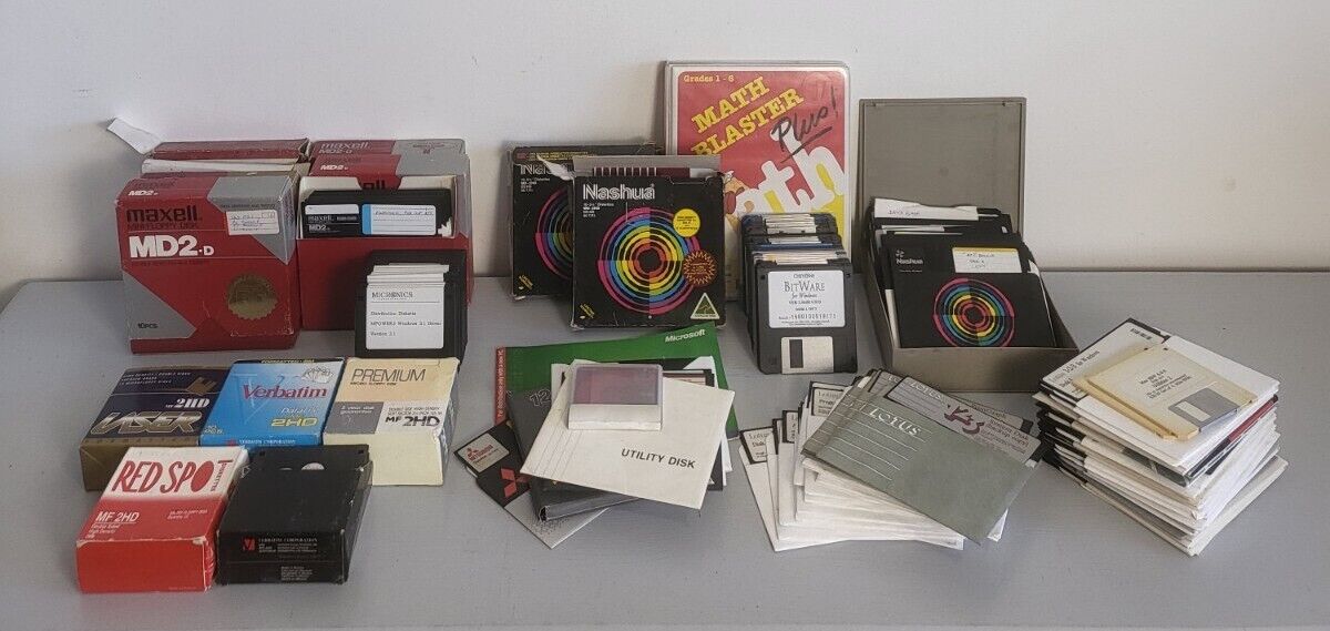 HUGE Collection Of Vintage Floppy Disks/Computer Software Etc -Lotus/Mac/Windows