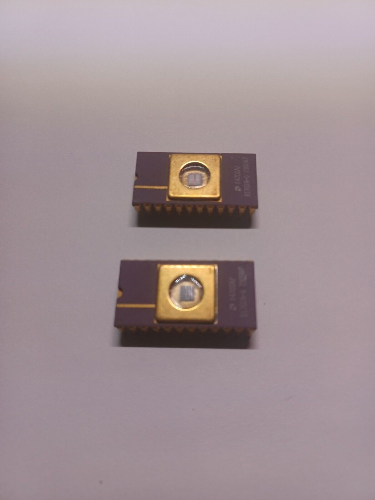 (2pcs) AMD IC CHIPS Vintage 24 pin EPROM Ceramic Gold collectible B4702A