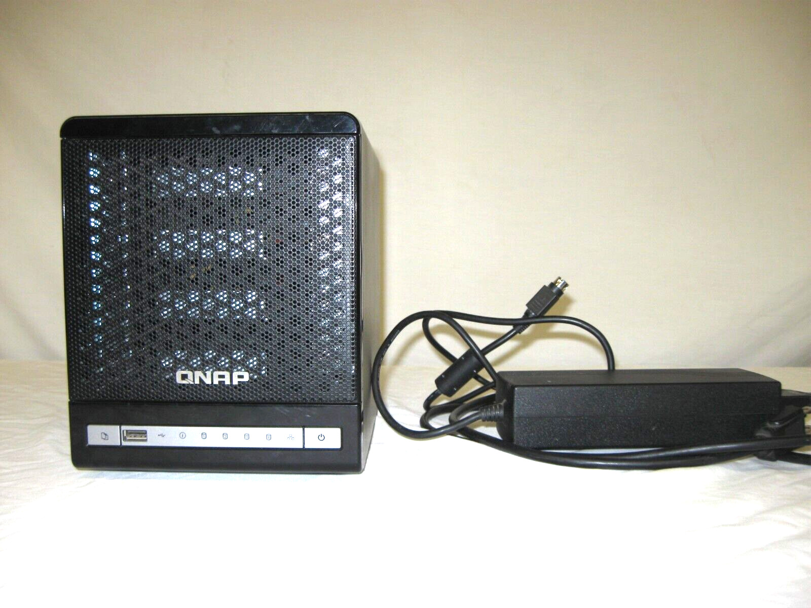 QNAP TS-409 Pro Network Attached Storage - Good condition