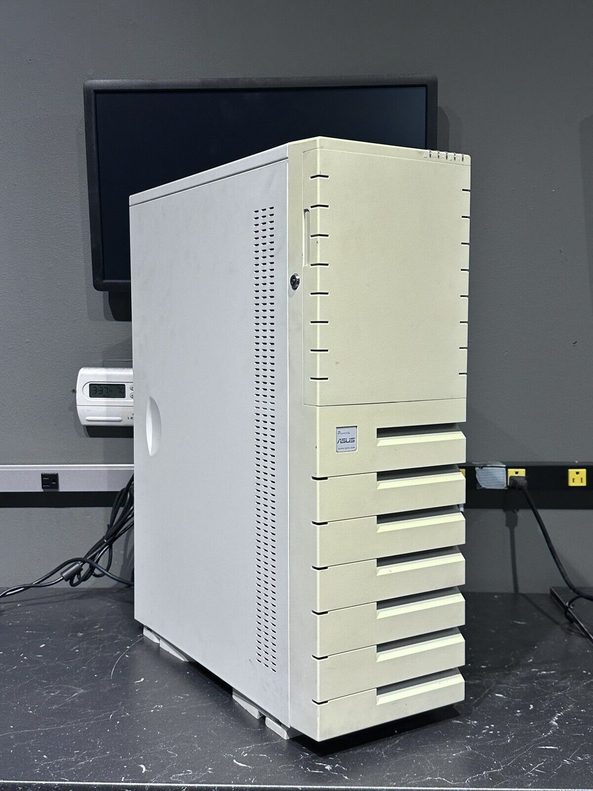 Super Rare Vintage InWin Q2000 Custom Workstation - Redundant PSU, P4, SCSI Raid