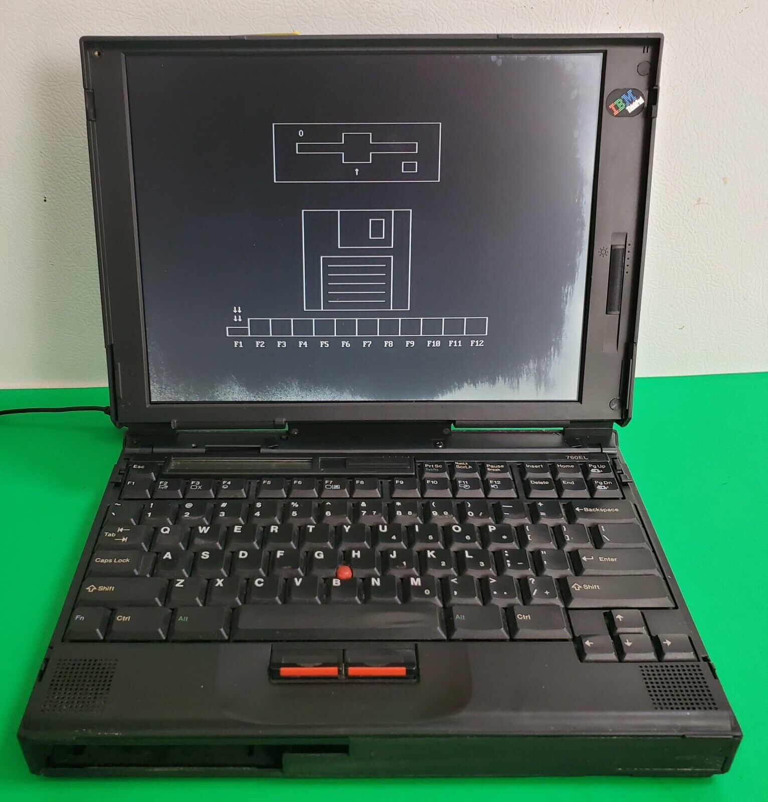Rare IBM Thinkpad 760EL Intel Pentium Laptop Computer  Vintage - Powers on