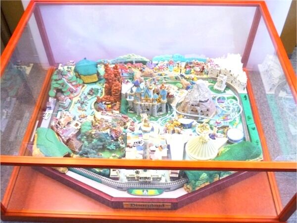 My Disneyland Diorama set & Display case Miniature figure Mickey Ornament Japan