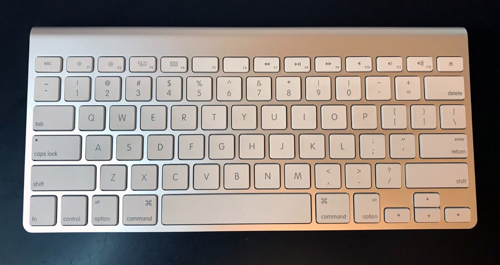 Genuine Apple Keyboard model A1314 Bluetooth - works fine
