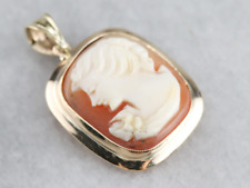 Vintage Cameo Pendant in Yellow Gold picture