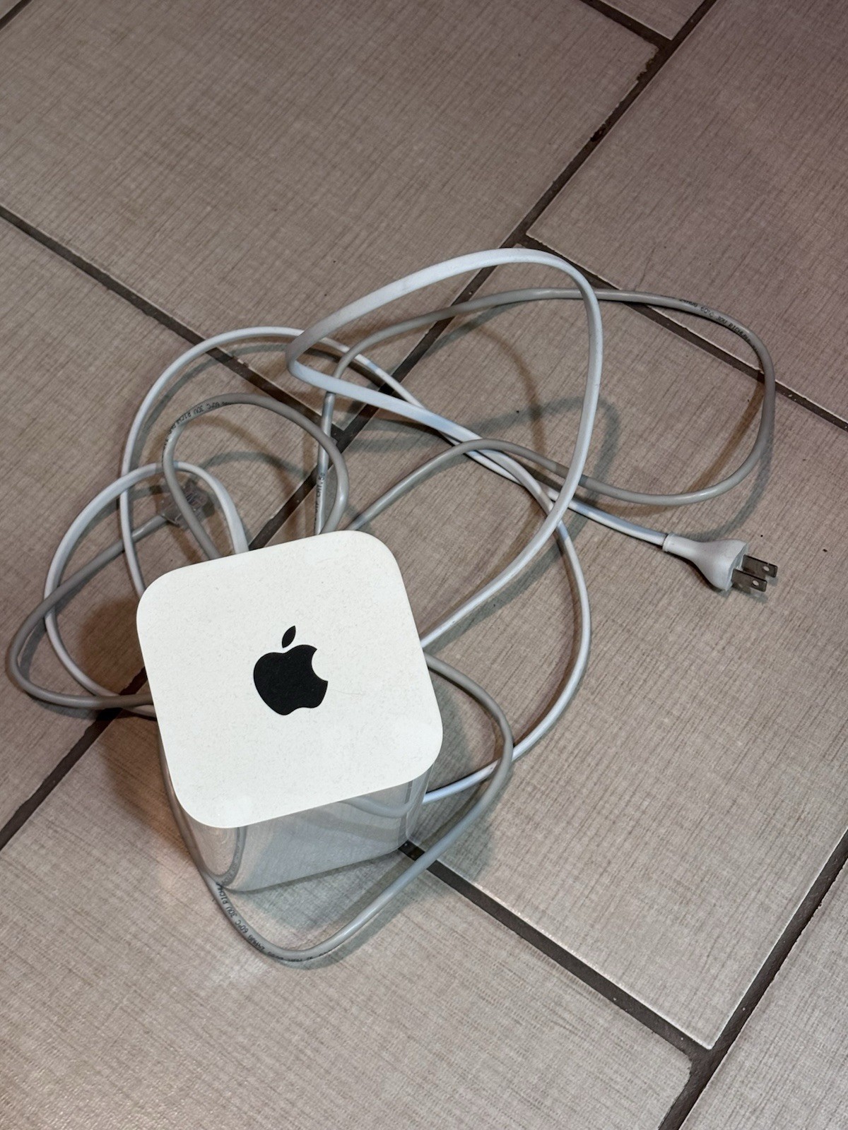 Apple AirPort Extreme A1521 Gigabit Wi-Fi 802.11 AC Dual Band Router, As Is