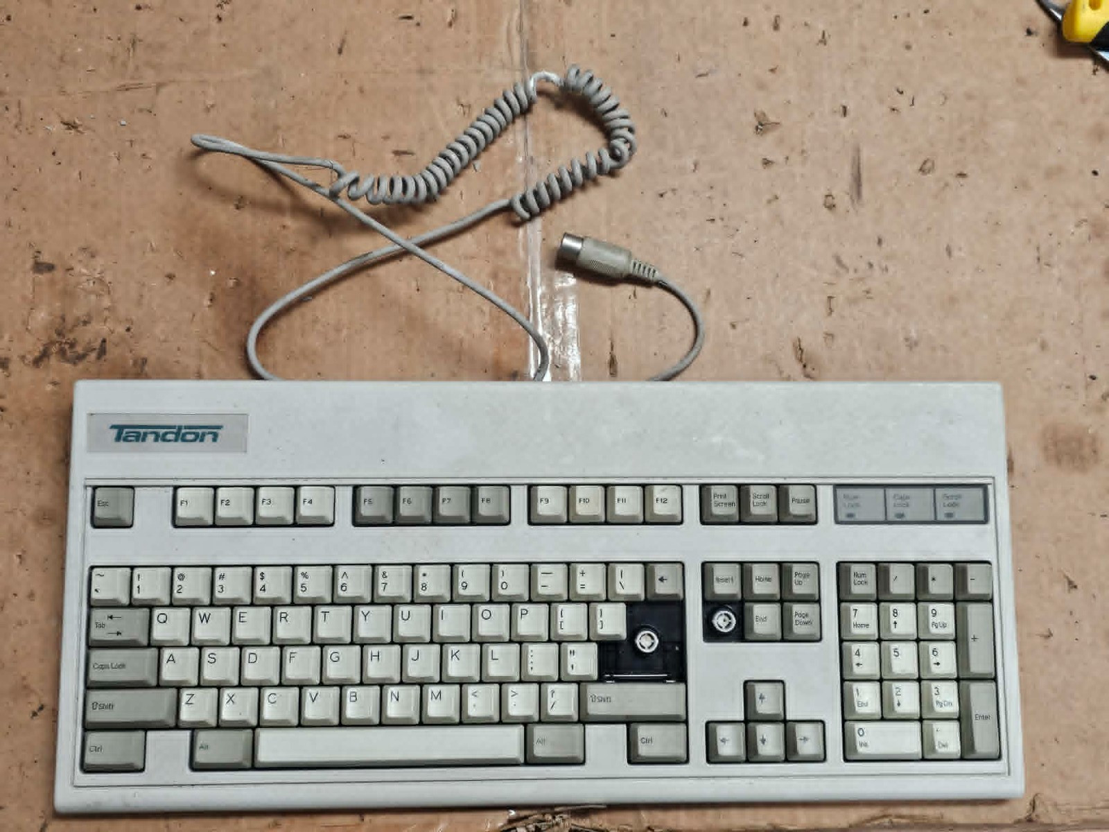 Vintage Tandon Maxi Switch 2189001 AT XT Autosensing Keyboard 5-Pin DIN Special