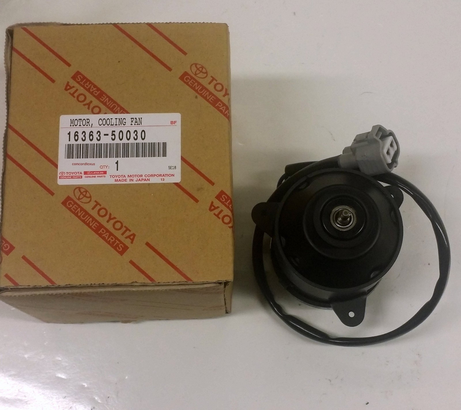 Toyota Lexus Radiator Cooling Fan Motor Driver Side 16363-50030 Genuine