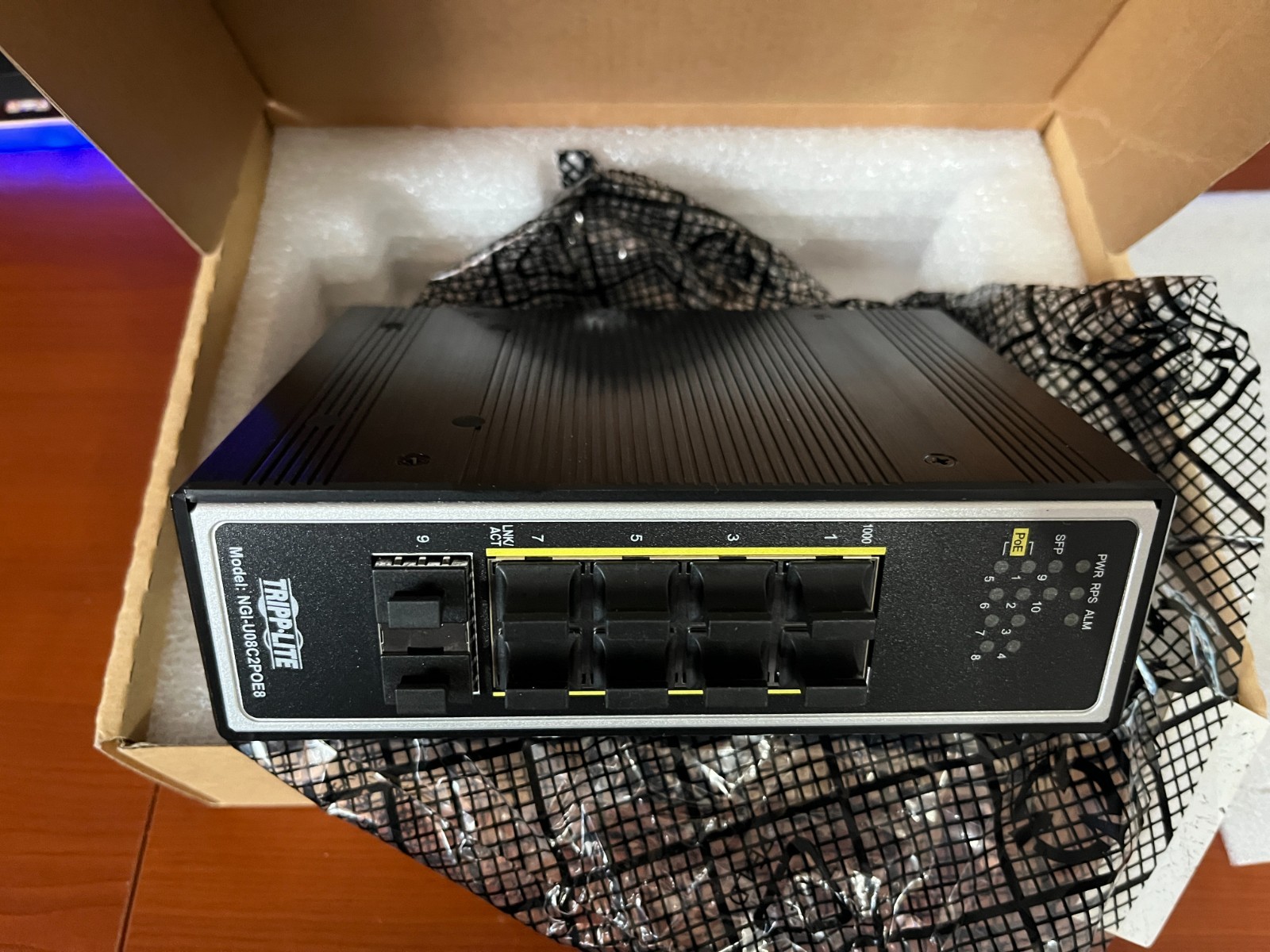 Tripp Lite 8-Port Unmanaged Industrial Gigabit Ethernet Switch