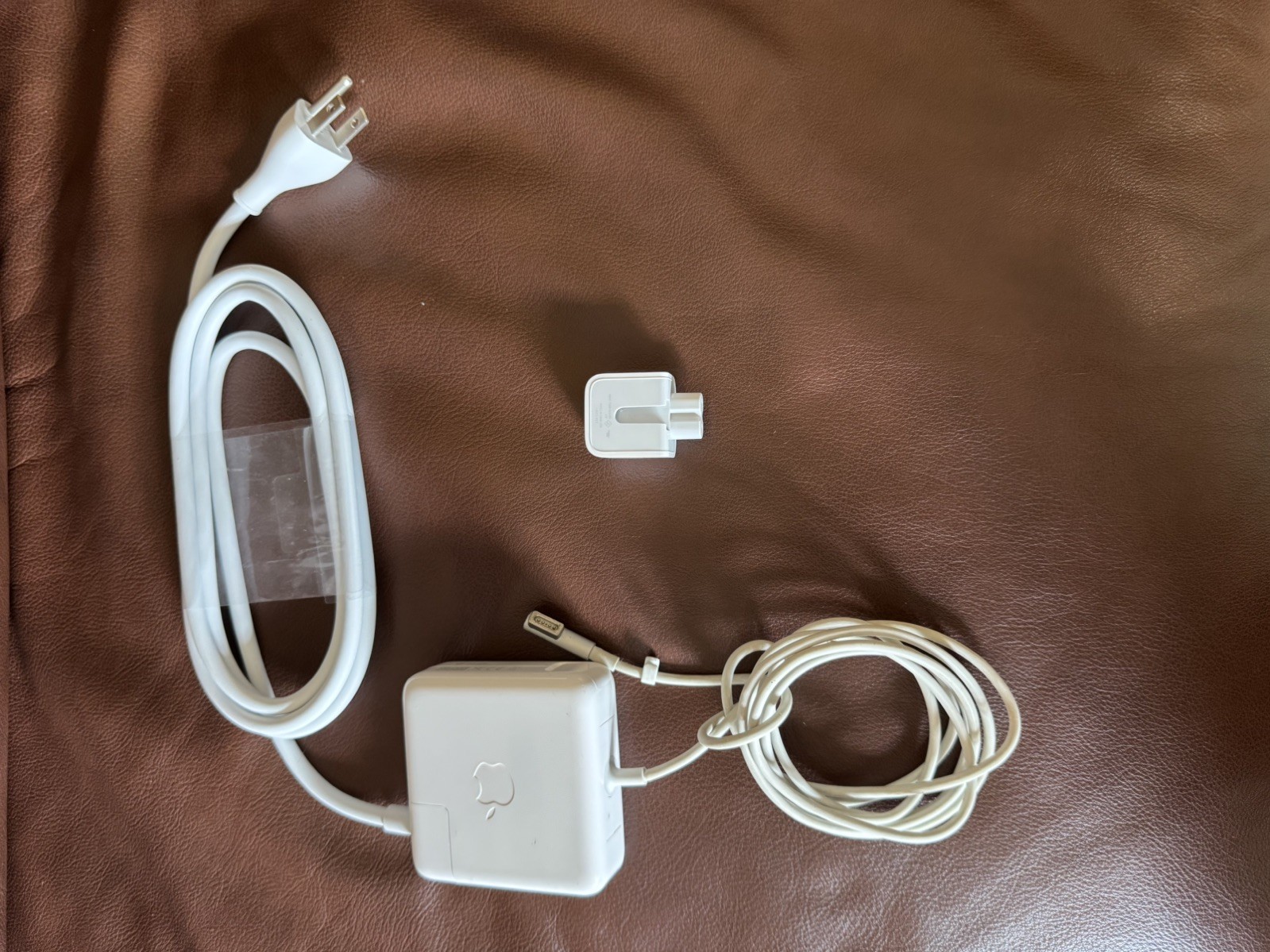 Genuine Apple Mag Safe charger ADP-60 ADT