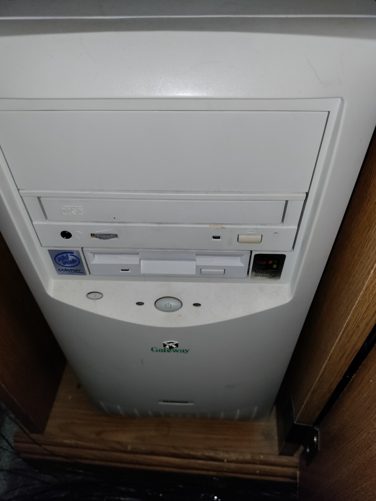 Vintage Gateway desktop PC all in one computers