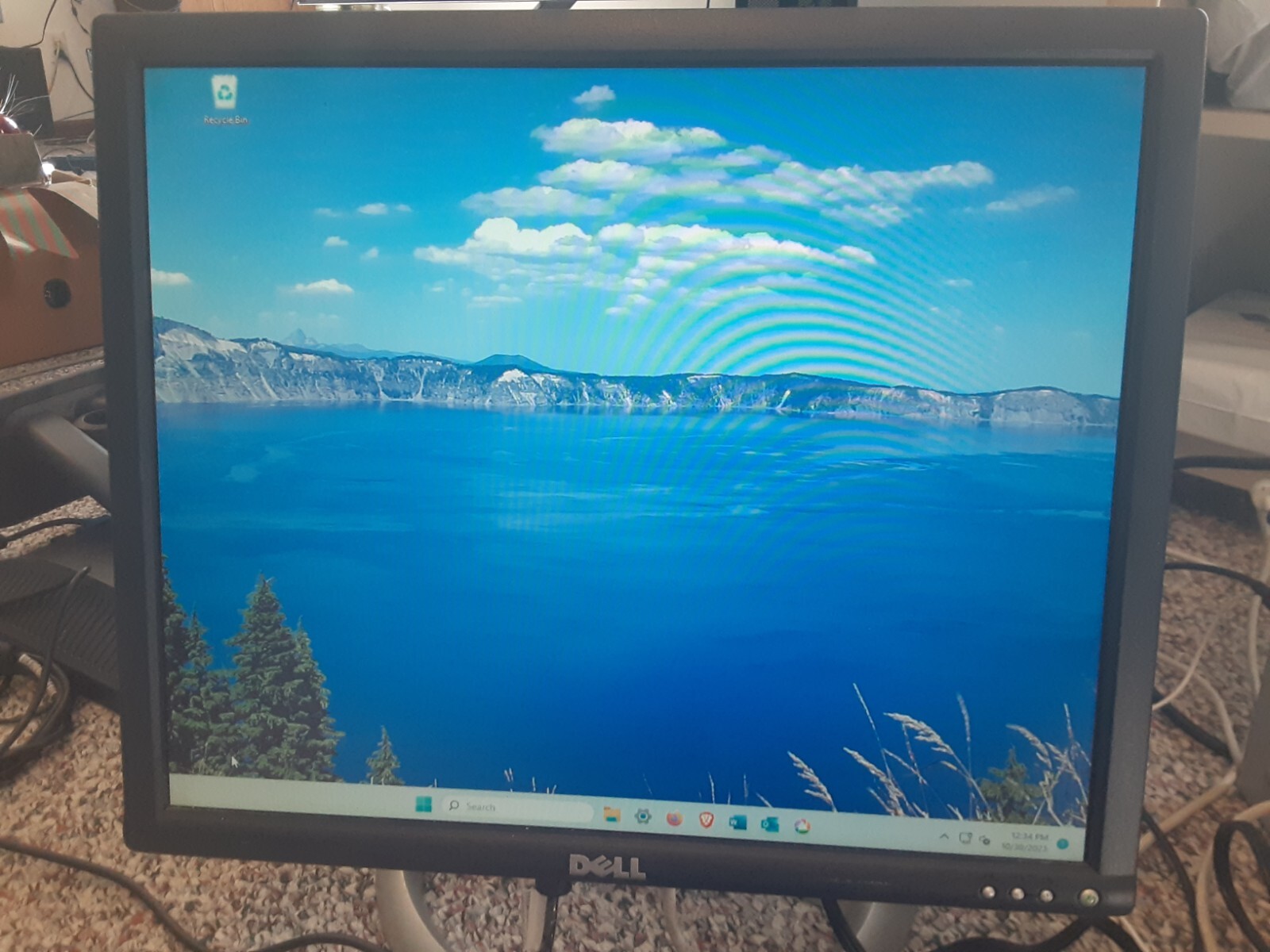 Screen Streaks - Dell UltraSharp 1901FP 19" SXGA DVI-D VGA LCD Monitor 1280x1024
