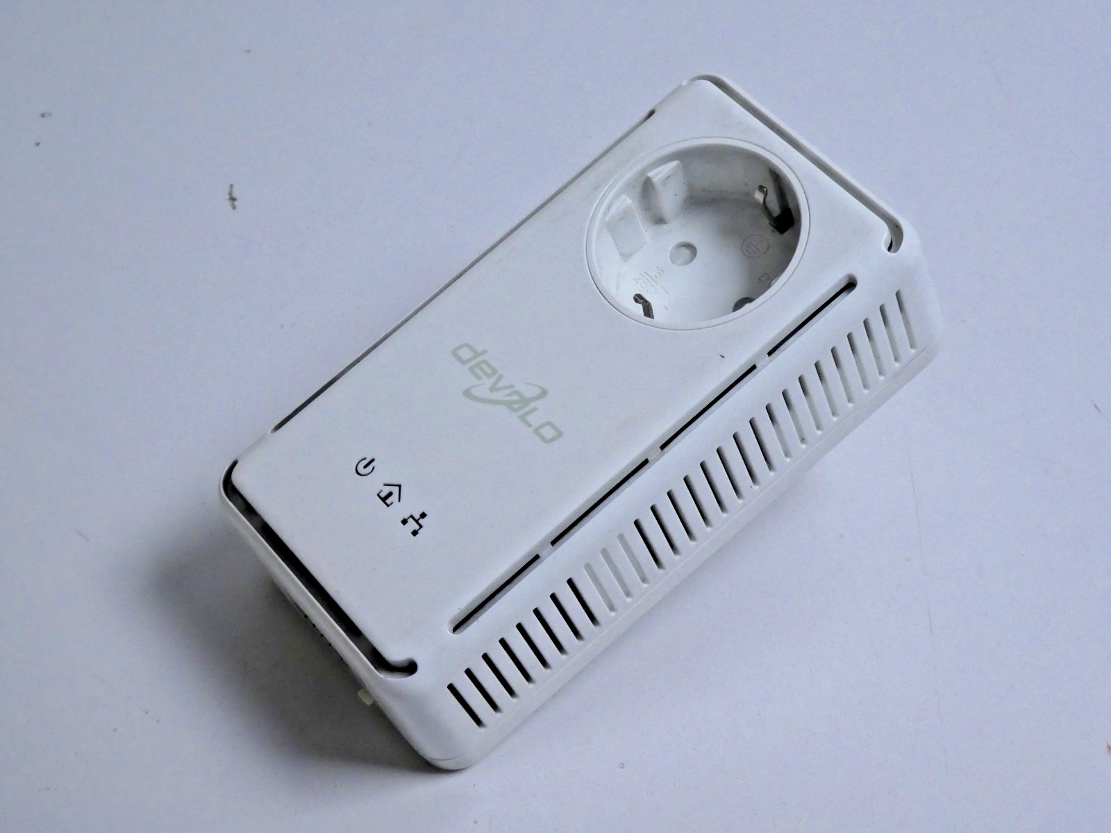 Devolo dLAN 200 AVplus Powerline WLAN Network Adapter 1xLAN, 2-year warranty